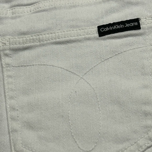 NWT- Women’s Calvin Klein Shorts - Picture 5 of 9